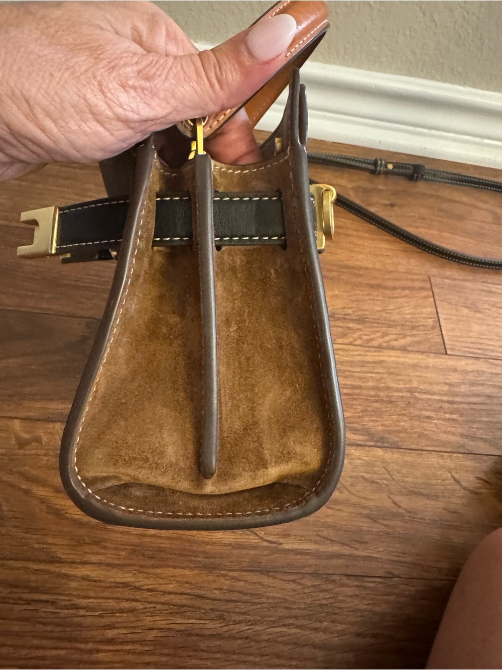 Tory Burch Petite Lee Radziwill Black Leather with Gold hardware bag - Picture 10 of 10